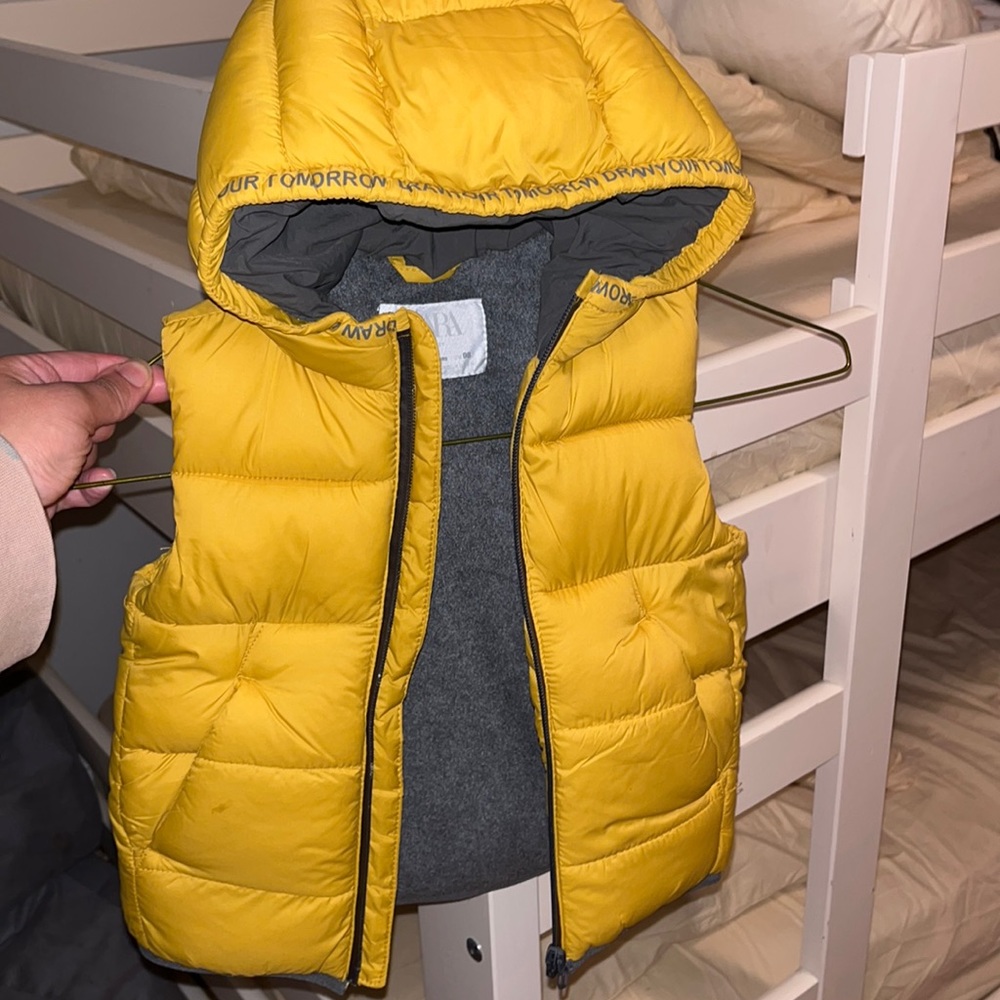 Zara toddler boy yellow puffer vest with hood 2-3 years old